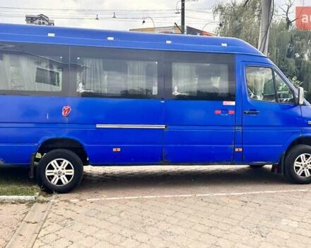 Синий Мерседес Sprinter, объемом двигателя 2.2 л и пробегом 713 тыс. км за 6100 $, фото 2 на Automoto.ua