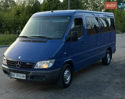 Синий Мерседес Sprinter, объемом двигателя 2.2 л и пробегом 437 тыс. км за 8700 $, фото 2 на Automoto.ua