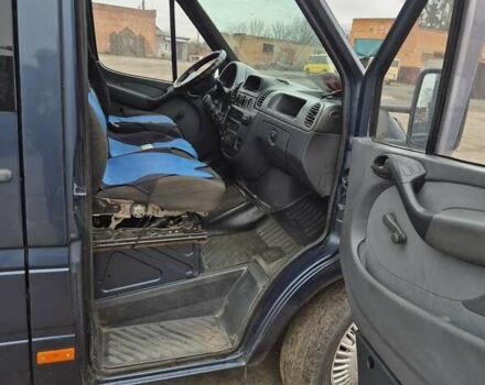 Синий Мерседес Sprinter, объемом двигателя 2.2 л и пробегом 300 тыс. км за 6500 $, фото 14 на Automoto.ua