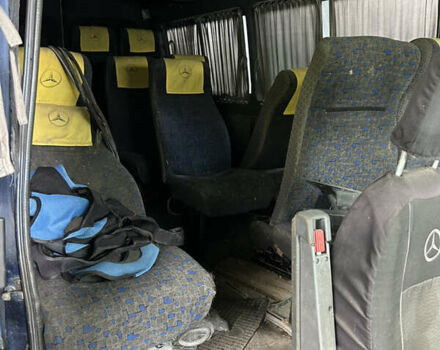 Синий Мерседес Sprinter, объемом двигателя 2.2 л и пробегом 300 тыс. км за 5500 $, фото 4 на Automoto.ua
