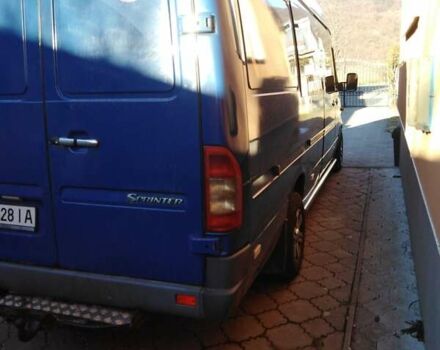 Синий Мерседес Sprinter, объемом двигателя 2.15 л и пробегом 580 тыс. км за 9500 $, фото 2 на Automoto.ua