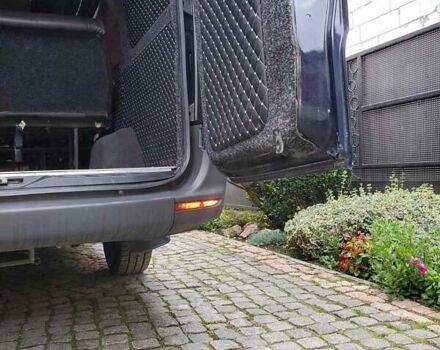 Синий Мерседес Sprinter, объемом двигателя 2.2 л и пробегом 221 тыс. км за 35000 $, фото 5 на Automoto.ua