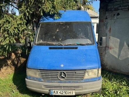 Синий Мерседес Sprinter, объемом двигателя 2.3 л и пробегом 425 тыс. км за 3700 $, фото 1 на Automoto.ua
