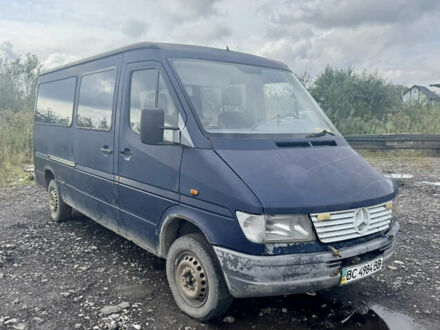 Синий Мерседес Sprinter, объемом двигателя 2.4 л и пробегом 500 тыс. км за 1000 $, фото 1 на Automoto.ua