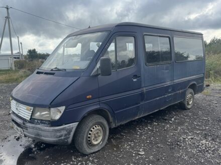 Синий Мерседес Sprinter, объемом двигателя 2.3 л и пробегом 500 тыс. км за 1000 $, фото 1 на Automoto.ua