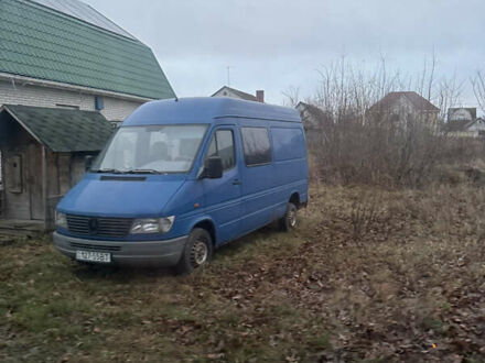 Синій Мерседес Sprinter, об'ємом двигуна 2.3 л та пробігом 400 тис. км за 3500 $, фото 1 на Automoto.ua