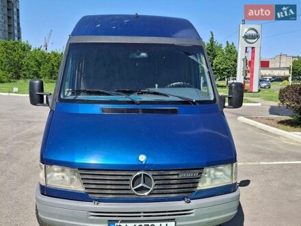 Синій Мерседес Sprinter, об'ємом двигуна 2.3 л та пробігом 350 тис. км за 3500 $, фото 1 на Automoto.ua