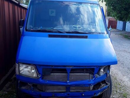 Синий Мерседес Sprinter, объемом двигателя 2.9 л и пробегом 300 тыс. км за 2860 $, фото 1 на Automoto.ua