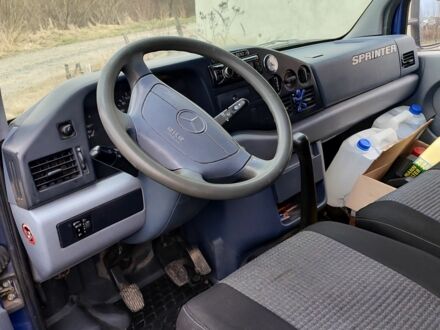 Синий Мерседес Sprinter, объемом двигателя 2.3 л и пробегом 343 тыс. км за 2200 $, фото 1 на Automoto.ua