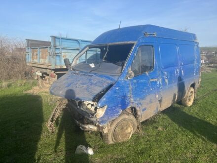 Синий Мерседес Sprinter, объемом двигателя 2.1 л и пробегом 450 тыс. км за 2000 $, фото 1 на Automoto.ua