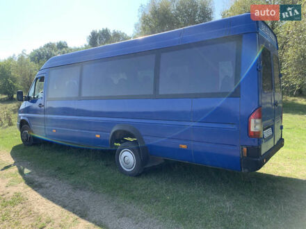 Синий Мерседес Sprinter, объемом двигателя 2.15 л и пробегом 690 тыс. км за 12300 $, фото 1 на Automoto.ua