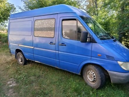 Синий Мерседес Sprinter, объемом двигателя 2.2 л и пробегом 233 тыс. км за 5516 $, фото 1 на Automoto.ua