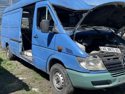 Синий Мерседес Sprinter, объемом двигателя 2.2 л и пробегом 450 тыс. км за 1500 $, фото 1 на Automoto.ua