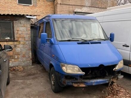 Синий Мерседес Sprinter, объемом двигателя 2.15 л и пробегом 260 тыс. км за 1000 $, фото 1 на Automoto.ua