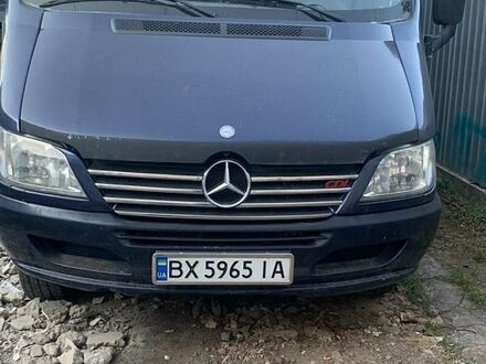 Синий Мерседес Sprinter, объемом двигателя 2.69 л и пробегом 711 тыс. км за 24500 $, фото 1 на Automoto.ua