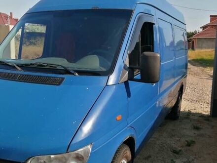 Синий Мерседес Sprinter, объемом двигателя 2.1 л и пробегом 420 тыс. км за 7000 $, фото 1 на Automoto.ua