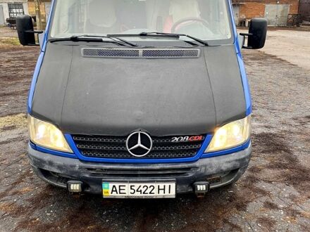 Синий Мерседес Sprinter, объемом двигателя 2.2 л и пробегом 326 тыс. км за 6000 $, фото 1 на Automoto.ua