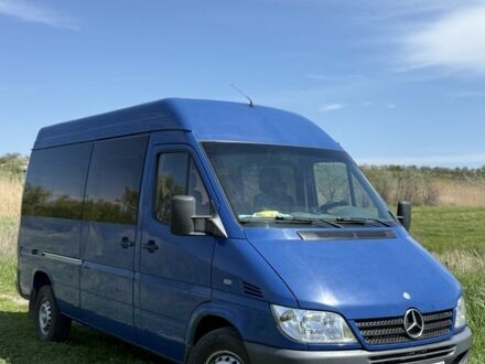 Синий Мерседес Sprinter, объемом двигателя 2.7 л и пробегом 402 тыс. км за 10800 $, фото 1 на Automoto.ua