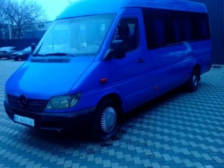 Синий Мерседес Sprinter, объемом двигателя 2.1 л и пробегом 400 тыс. км за 9300 $, фото 1 на Automoto.ua