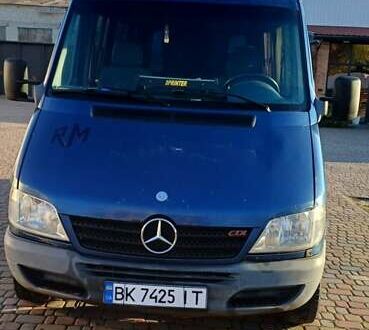 Синій Мерседес Sprinter, об'ємом двигуна 2.2 л та пробігом 500 тис. км за 5900 $, фото 1 на Automoto.ua