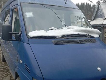 Мерседес Sprinter 2004 в Верховине на Automoto.ua Синий Мерседес Sprinter, объемом двигателя 2.2 л и пробегом 307 тыс. км за 4000 $, фото 1 на Automoto.ua