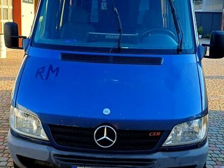 Синий Мерседес Sprinter, объемом двигателя 2.1 л и пробегом 500 тыс. км за 5900 $, фото 1 на Automoto.ua