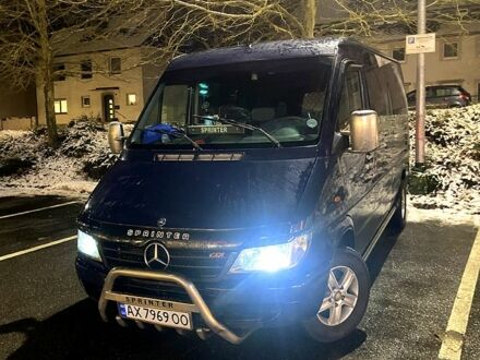 Синий Мерседес Sprinter, объемом двигателя 2.7 л и пробегом 250 тыс. км за 8700 $, фото 1 на Automoto.ua