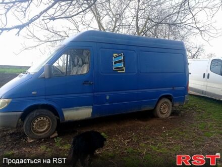 Синий Мерседес Sprinter, объемом двигателя 2.1 л и пробегом 368 тыс. км за 7500 $, фото 1 на Automoto.ua