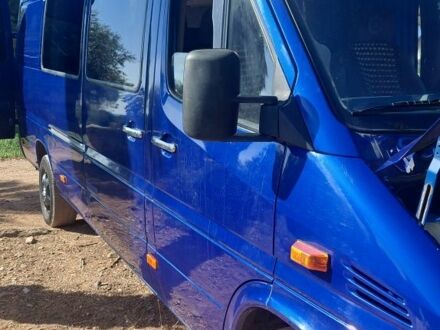 Синій Мерседес Sprinter, об'ємом двигуна 2.7 л та пробігом 999 тис. км за 10000 $, фото 1 на Automoto.ua