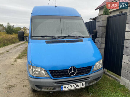 Синий Мерседес Sprinter, объемом двигателя 2.15 л и пробегом 650 тыс. км за 5699 $, фото 1 на Automoto.ua