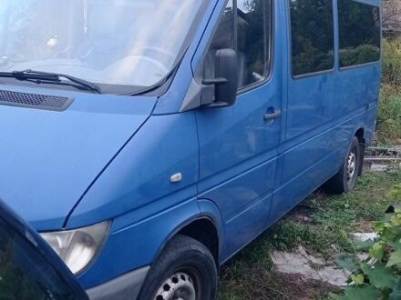 Синий Мерседес Sprinter, объемом двигателя 2.15 л и пробегом 402 тыс. км за 10000 $, фото 1 на Automoto.ua