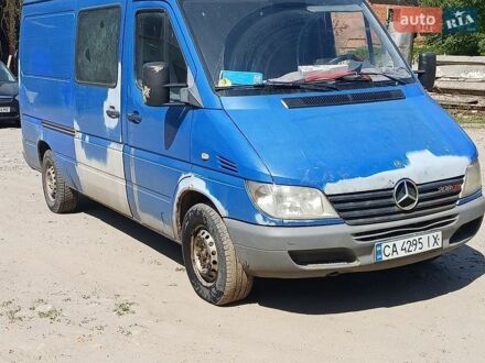Синий Мерседес Sprinter, объемом двигателя 2.2 л и пробегом 500 тыс. км за 4500 $, фото 1 на Automoto.ua