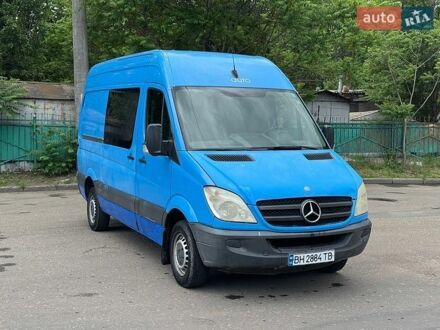 Синий Мерседес Sprinter, объемом двигателя 2.15 л и пробегом 400 тыс. км за 7500 $, фото 1 на Automoto.ua