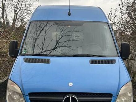 Синий Мерседес Sprinter, объемом двигателя 2.1 л и пробегом 445 тыс. км за 8000 $, фото 1 на Automoto.ua