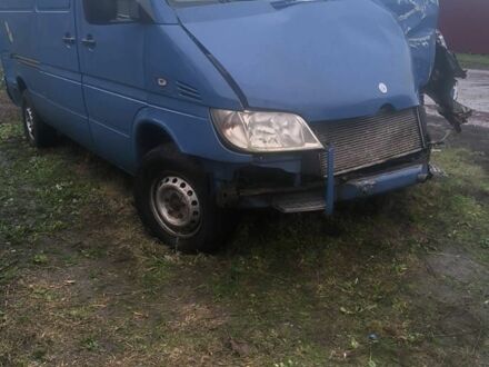 Синий Мерседес Sprinter, объемом двигателя 2 л и пробегом 260 тыс. км за 4000 $, фото 1 на Automoto.ua