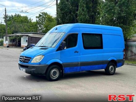 Синий Мерседес Sprinter, объемом двигателя 2.1 л и пробегом 400 тыс. км за 7500 $, фото 1 на Automoto.ua