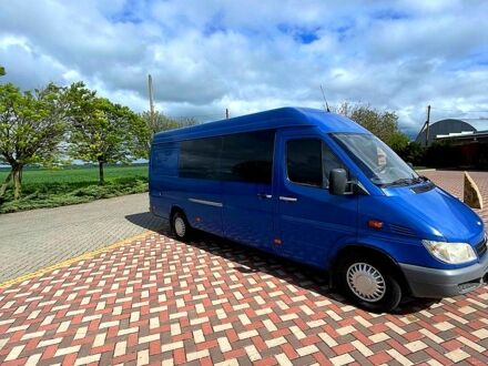 Синий Мерседес Sprinter, объемом двигателя 2.2 л и пробегом 490 тыс. км за 10500 $, фото 1 на Automoto.ua