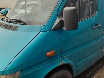 Синий Мерседес Sprinter, объемом двигателя 2.15 л и пробегом 778 тыс. км за 7000 $, фото 1 на Automoto.ua