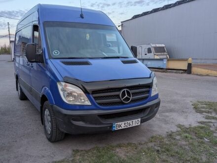 Синий Мерседес Sprinter, объемом двигателя 2.2 л и пробегом 280 тыс. км за 12221 $, фото 1 на Automoto.ua