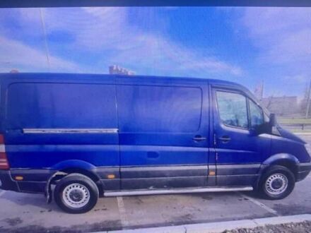 Синий Мерседес Sprinter, объемом двигателя 2.3 л и пробегом 335 тыс. км за 9800 $, фото 1 на Automoto.ua