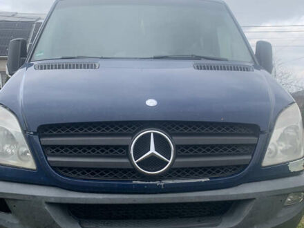 Синий Мерседес Sprinter, объемом двигателя 2.14 л и пробегом 565 тыс. км за 12500 $, фото 1 на Automoto.ua