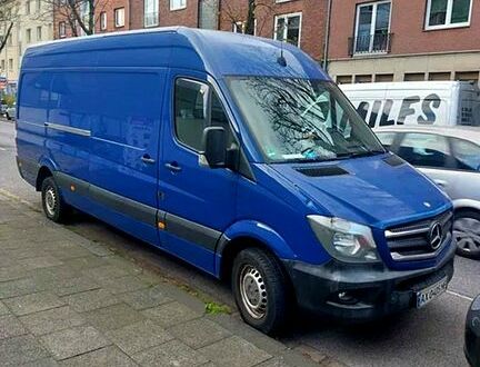 Синий Мерседес Sprinter, объемом двигателя 2.1 л и пробегом 268 тыс. км за 15500 $, фото 1 на Automoto.ua