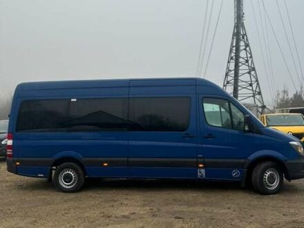 Синий Мерседес Sprinter, объемом двигателя 2.2 л и пробегом 300 тыс. км за 21500 $, фото 1 на Automoto.ua