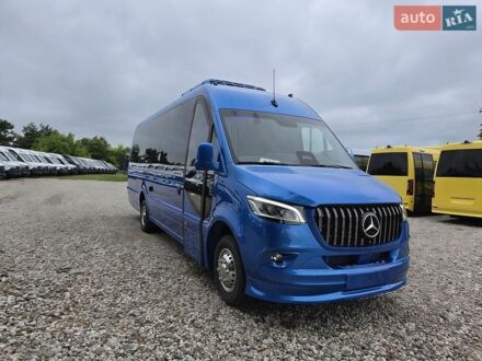 Синий Мерседес Sprinter, объемом двигателя 2.4 л и пробегом 8 тыс. км за 137000 $, фото 1 на Automoto.ua