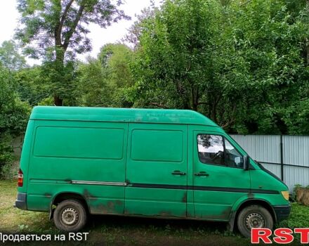 Зеленый Мерседес Sprinter, объемом двигателя 2.3 л и пробегом 650 тыс. км за 3000 $, фото 2 на Automoto.ua