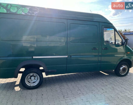 Зеленый Мерседес Sprinter, объемом двигателя 2.2 л и пробегом 309 тыс. км за 9655 $, фото 3 на Automoto.ua