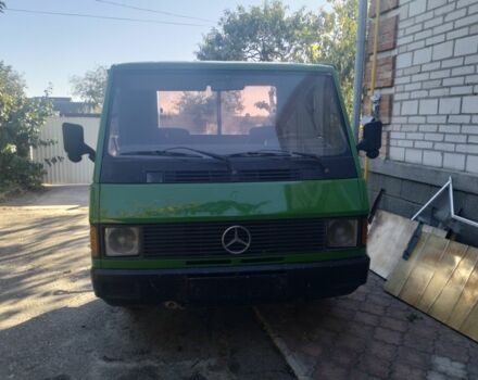 Зеленый Мерседес Sprinter, объемом двигателя 0 л и пробегом 300 тыс. км за 3200 $, фото 2 на Automoto.ua