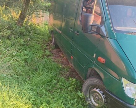 Зеленый Мерседес Sprinter, объемом двигателя 2 л и пробегом 340 тыс. км за 2950 $, фото 2 на Automoto.ua