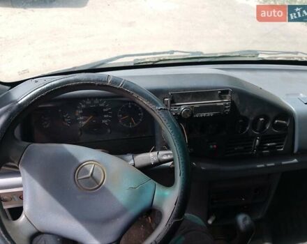 Зеленый Мерседес Sprinter, объемом двигателя 0 л и пробегом 300 тыс. км за 1500 $, фото 8 на Automoto.ua