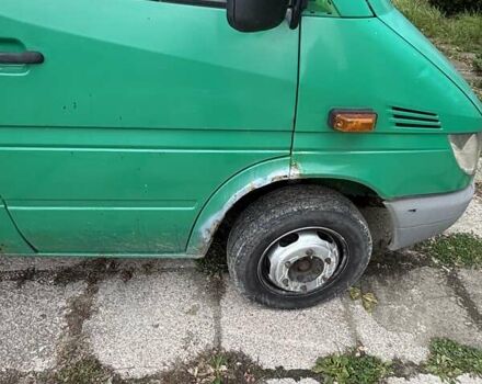 Мерседес Sprinter 2004 у Тячеве на Automoto.ua Зелений Мерседес Sprinter, об'ємом двигуна 2.1 л та пробігом 450 тис. км за 10500 $, фото 1 на Automoto.ua
